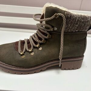 Mossimo Faux Shearling Hiking Boots – Size 7